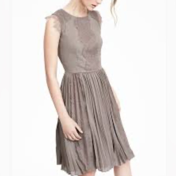 Banana Republic Dresses & Skirts - NWT BANANA REPUBLIC Tan Lace Pleated Dress